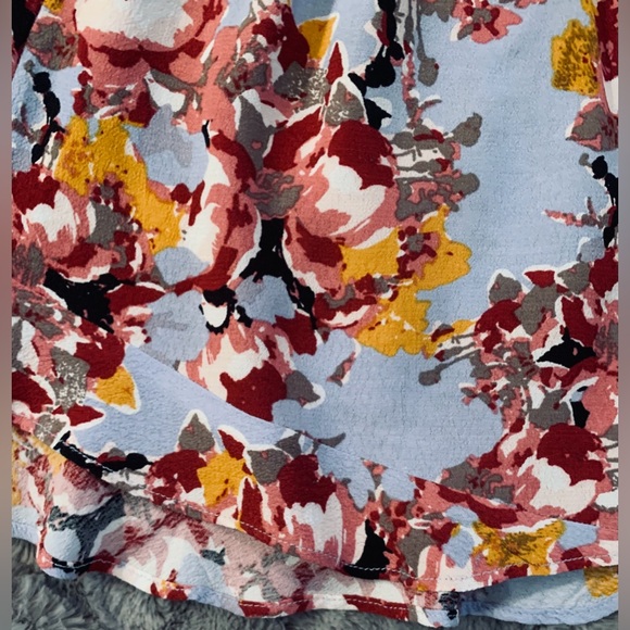 Astr Romper•Floral Print on Cornflower Blue Background•Flirty•Sz. S - Picture 6 of 9